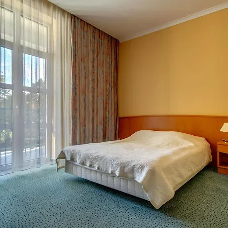 Green Hotel 호텔 코모르니키